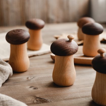 Small Mushroom Walnut Beech Wood High-End Toothpick Box